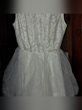 Emerald Sundae Juniors Size 3 White Dress